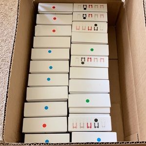 22 pairs of Universal earbuds with charger